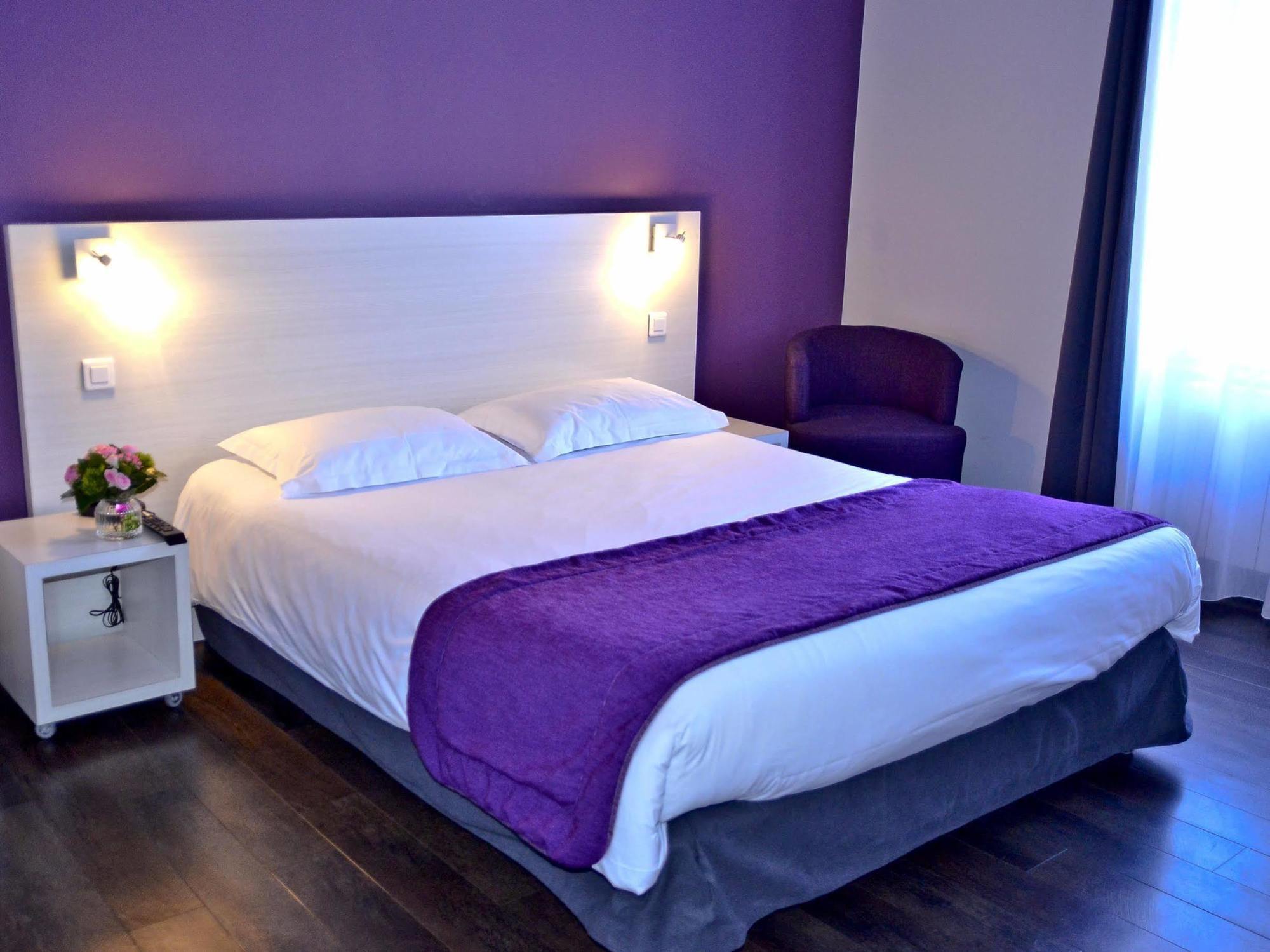 Hotel Le Comty Feurs المظهر الخارجي الصورة