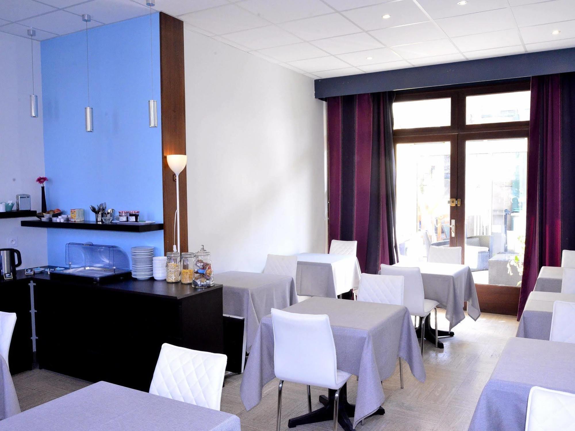 Hotel Le Comty Feurs المظهر الخارجي الصورة