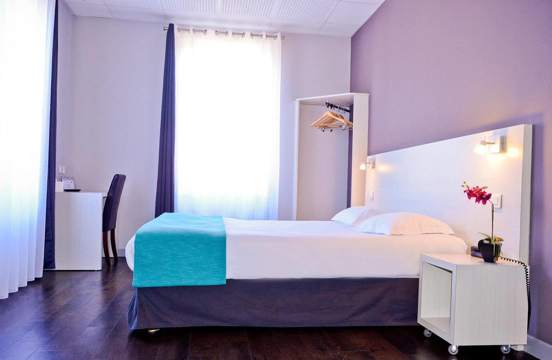 Hotel Le Comty Feurs المظهر الخارجي الصورة